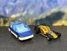 Majorette Pontiac Trans Sport + Hot Wheels Fantasy auto da corsa - set di 2 1:55