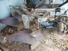 aratro bivomere per trattore a spostamento idraulico usato