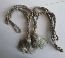 Coppia di eleganti e solidi