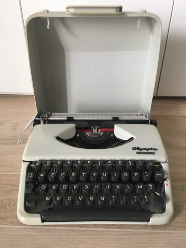 Macchina scrivere olympia - da,