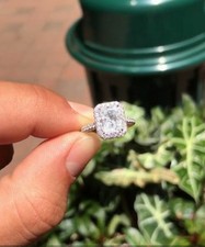 Anello di fidanzamento in oro