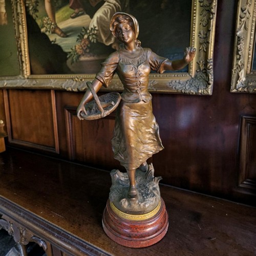 Faneuse géo maxim statue - géo,