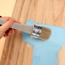 pennello con pittura ceretta