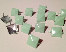 120pz  Borchie sfuse a piramide color MENTA *120pcs PYRAMID STUDS COLOR mint