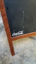 Insegna a piramide lavagna  publicitaria della  Coca Cola con cornice in legno