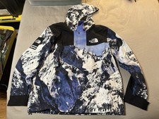 Supreme x The North Face