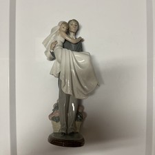 LLADRO  "OVER THE THRESHOLD"