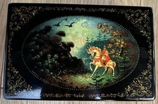Scatola di vernice russa