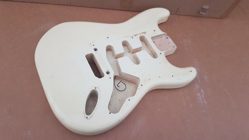 Corpo squier fender - by,