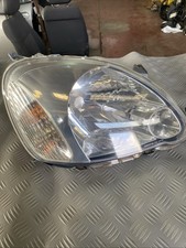 FARO FANALE ANTERIORE DESTRO DX PER TOYOTA Yaris Serie 8111052360 1ND TV (03>05