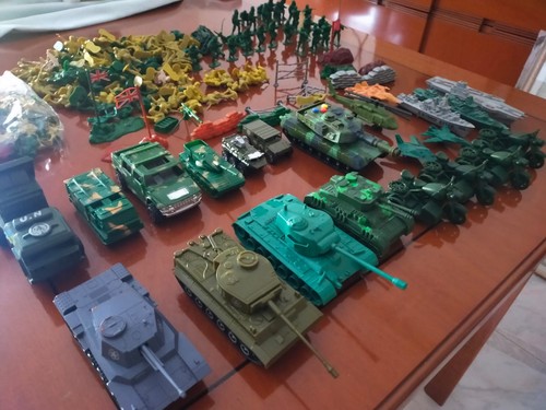 Lotto giocattoli militari per
