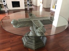 tavolo base in legno massello lavorato e piano tondo in cristallo diametro 160