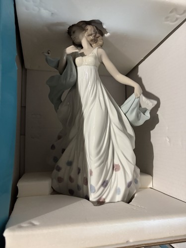 Lladro summer serenade - serenade, young