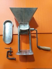 Spremitore Grattugia Da Banco VINTAGE a MANOVELLA