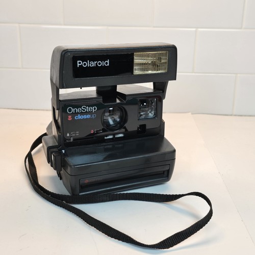Polaroid 600 close camera - up,