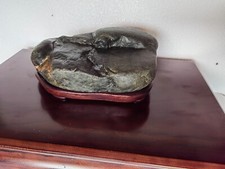 Suiseki con Daiza, patina