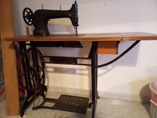 ANTICA MACCHINA DA CUCIRE