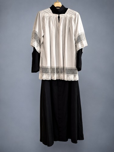 Cotta sacerdotale con pizzo