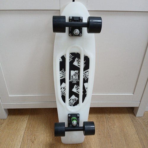 Raro penny board mtv ema - raro,