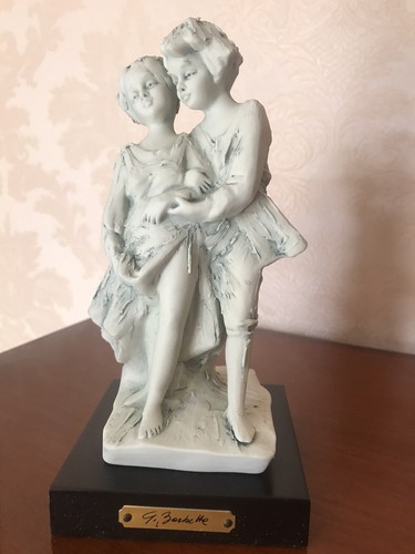 Capodimonte amorevole coppia