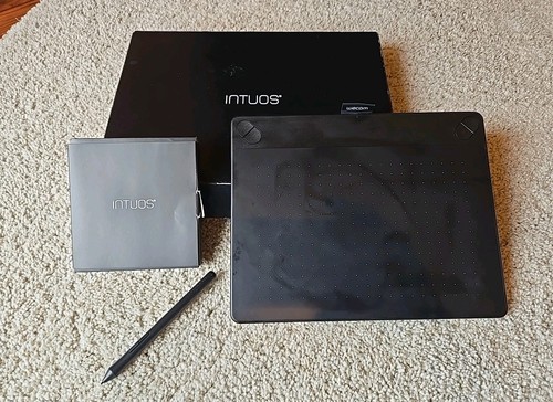 Pre owned 2015 - pre-owned, black