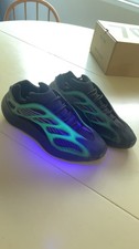 Scarpe Adidas Yeezy nere 700