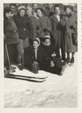 B1 - Foto Photo Fotografia Anni 50 - Gruppo Montagna Neve Sci Slittino