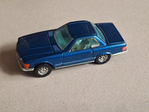 Corgi toys mercedes benz - -,