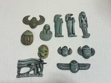 Lotto di 11 scarabei amuleti e statuine stile antico egizio vintage