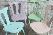 4 vecchie sedie in legno sedia