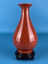 Porcellana Orientale Vaso Cinese con Marchio Blu e Base Legno XX Sec.