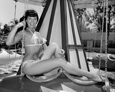 RARE Bettie Page 8x10 Photo