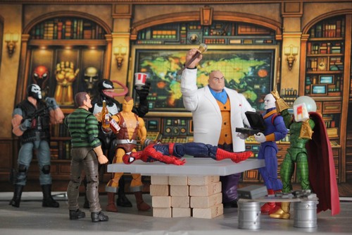 Custom villain diorama - villain, hq