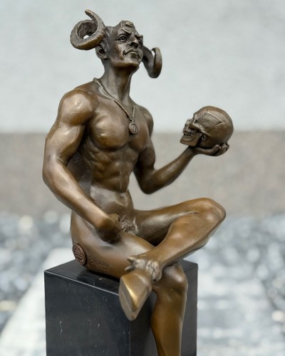 Statua bronzo satana che - in,
