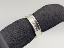 Anello a fascia concava