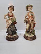 COPPIA DI BELLE STATUINE FIRMATE  GIUSEPPE ARMANI  CAPODIMONTE DA COLLEZIONE 