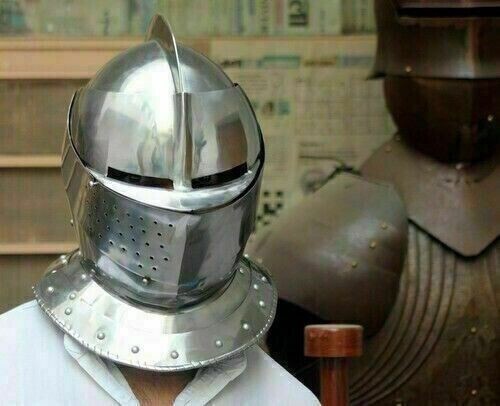 Elmetto natalizio medievale