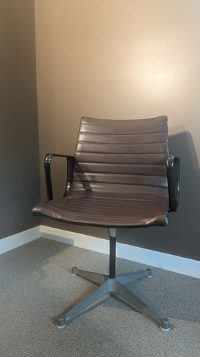 Pair herman miller eames - ,