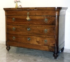 Cassettone cappuccino in noce