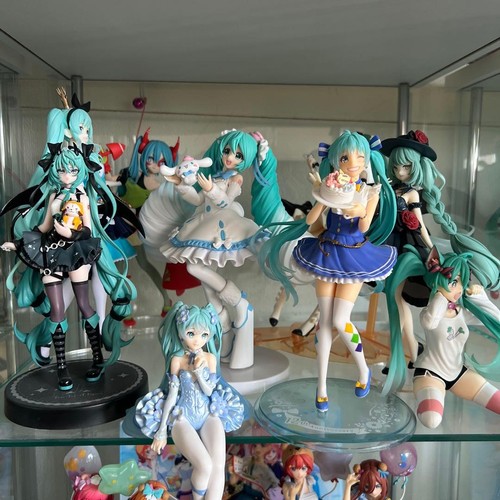 Hatsune miku figure - hatsune,