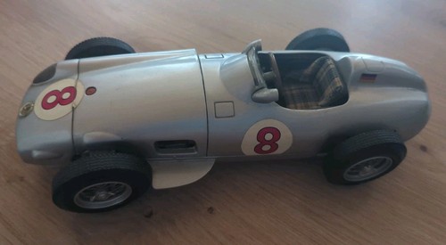 Freccia argento mercedes - argento,