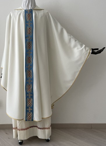 Casula bianca mariana con