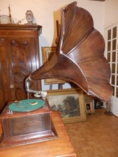 Antico grammofono THORENS con