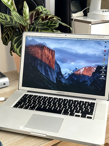 Apple macbook pro inch - apple, 15-inch