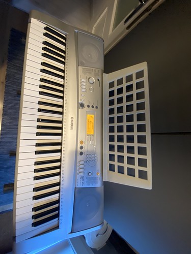 Pianola yamaha psr e303 - pianola,