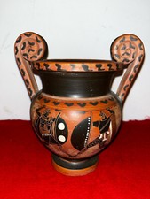 Vaso con due manici in terracotta decorata in stile etrusco