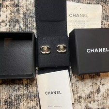 Autentici orecchini a perno