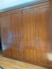 Armadio 4 ante  in legno massello di noce un lato è composto da bastone...