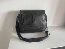 Giovanile messenger  organizzatissima  in pelle nera   Piquadro