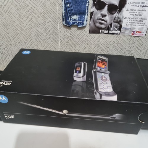 Motorola razr v3i new old - motorola,